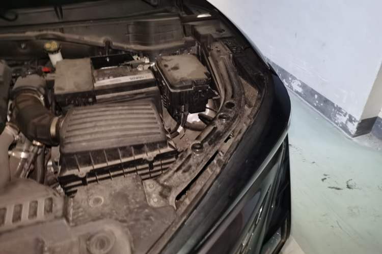 Used CHANGAN UNI-T 2022 1.5T Sport Edition Premium Version Engine Bay Left