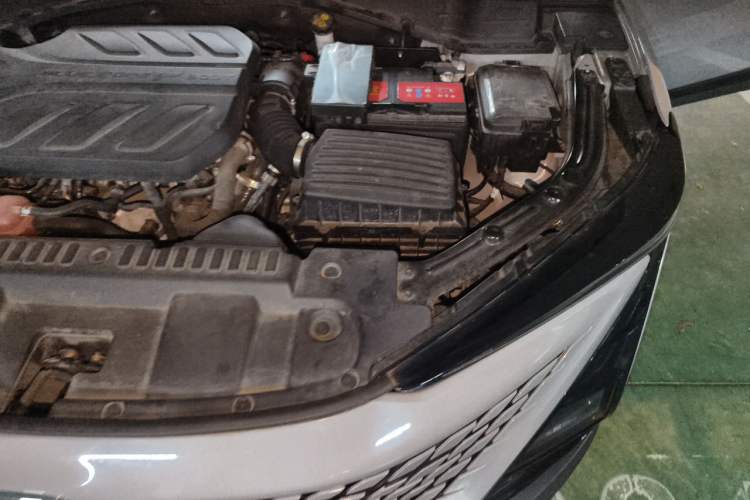 Used CHANGAN UNI-T 2022 1.5T Prestige Version Engine Bay Left