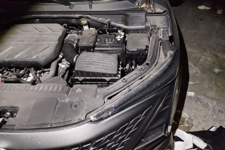 Used CHANGAN UNI-T 2022 1.5T Flagship Edition Engine Bay Left