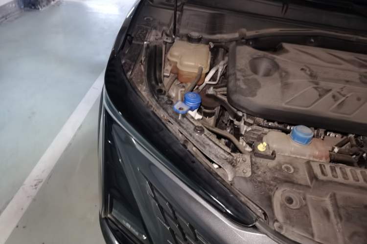 Used CHANGAN UNI-T 2022 1.5T Sport Edition Premium Version Engine Bay Right