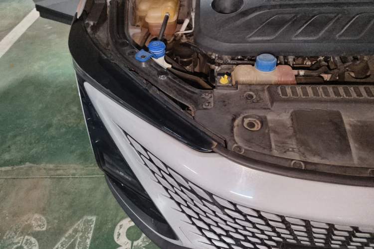 Used CHANGAN UNI-T 2022 1.5T Prestige Version Engine Bay Right