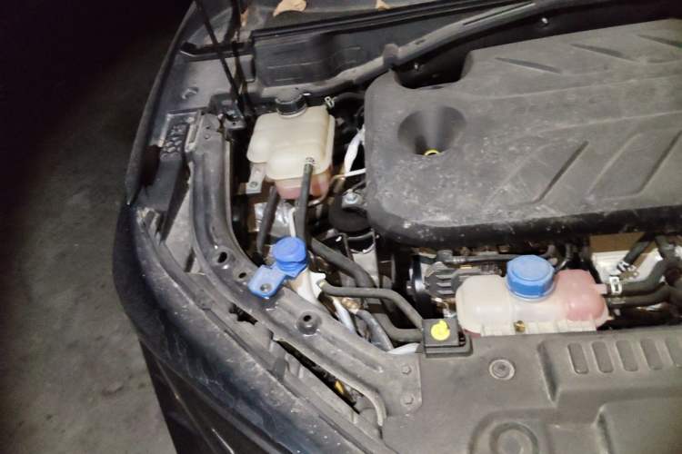 Used CHANGAN UNI-T 2022 1.5T Flagship Edition Engine Bay Right