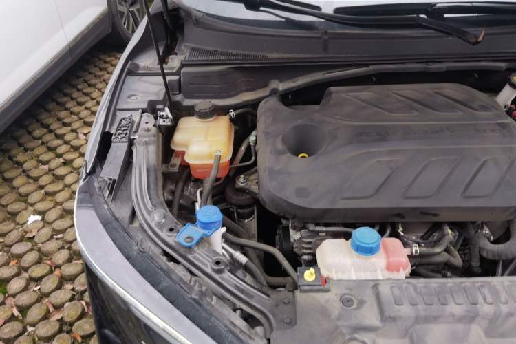 Used CHANGAN UNI-T 2022 1.5T Prestige Version Engine Bay Right