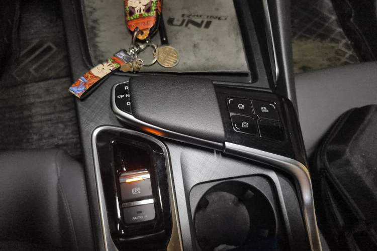 Used CHANGAN UNI-T 2022 1.5T Prestige Version Gear Lever