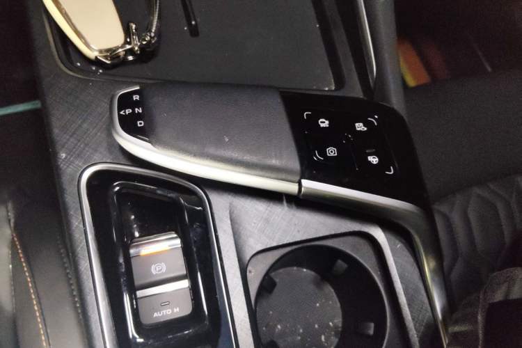 Used CHANGAN UNI-T 2022 1.5T Flagship Edition Gear Lever
