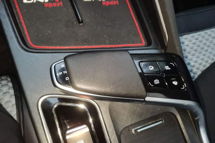 Used CHANGAN UNI-T 2022 1.5T Flagship Edition Gear Lever