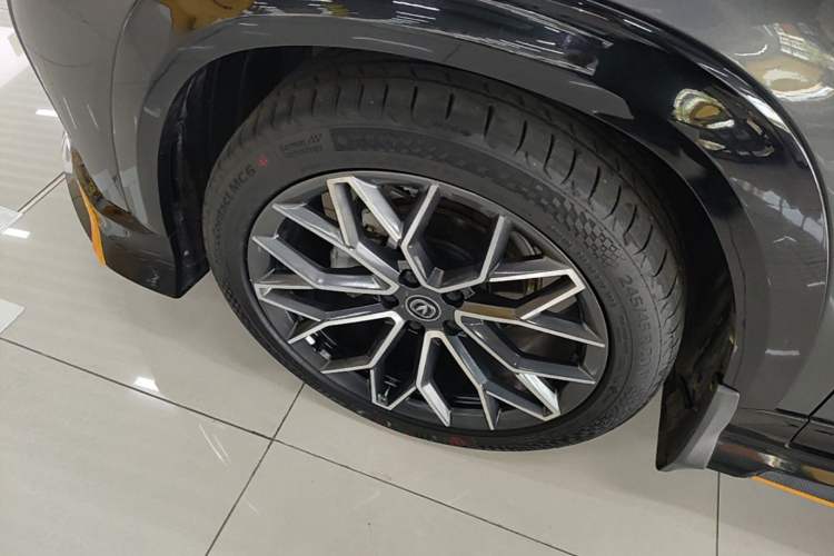 Used CHANGAN UNI-T 2022 1.5T Prestige Version Left Front Wheel Hub