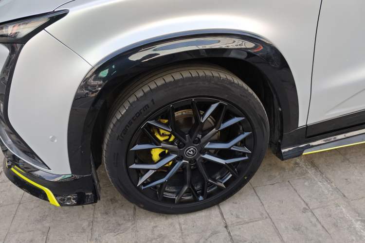 Used CHANGAN UNI-T 2022 1.5T Sport Edition Flagship Version Left Front Wheel Hub