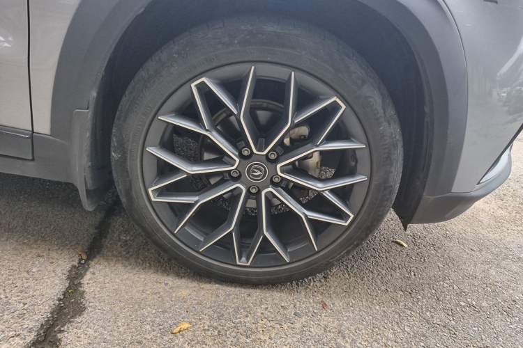 Used CHANGAN UNI-T 2022 1.5T Prestige Version Right Front Wheel Hub