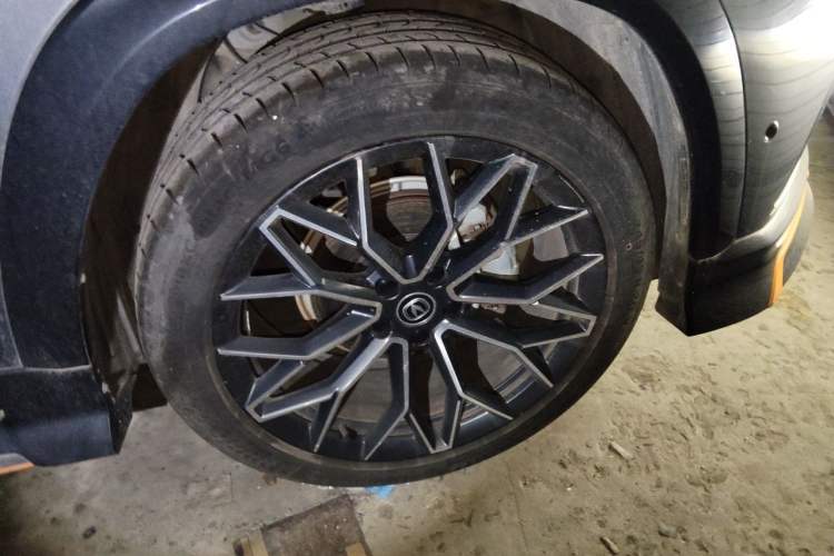 Used CHANGAN UNI-T 2022 1.5T Flagship Edition Right Front Wheel Hub