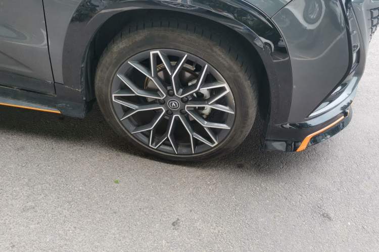 Used CHANGAN UNI-T 2022 1.5T Sport Edition Premium Version Right Front Wheel Hub