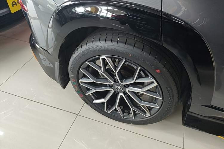 Used CHANGAN UNI-T 2022 1.5T Prestige Version Right Rear Wheel Hub