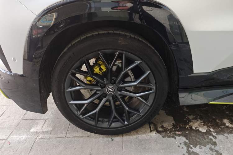 Used CHANGAN UNI-T 2022 1.5T Sport Edition Flagship Version Right Rear Wheel Hub