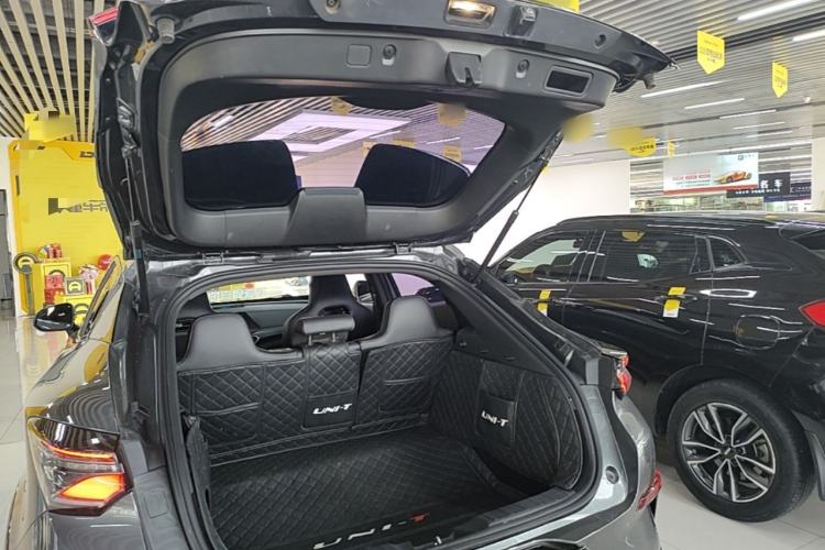 Used CHANGAN UNI-T 2022 1.5T Prestige Version Trunk