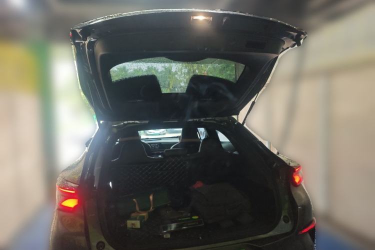 Used CHANGAN UNI-T 2022 1.5T Prestige Version Trunk
