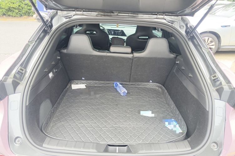 Used CHANGAN UNI-T 2022 1.5T Prestige Version Trunk