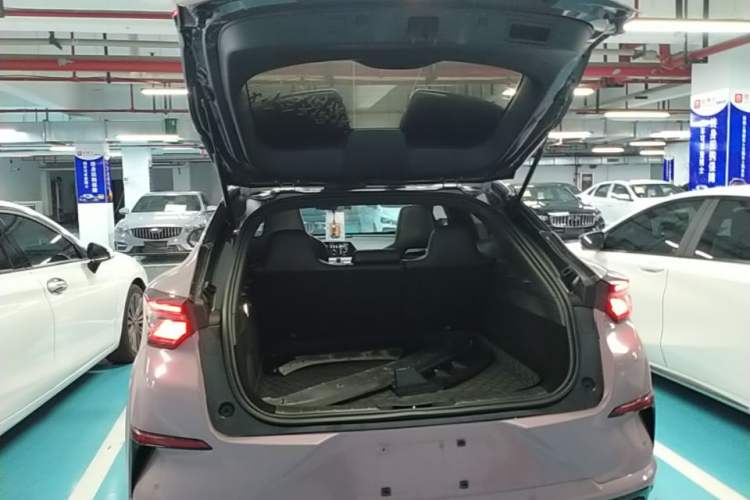 Used CHANGAN UNI-T 2022 1.5T Prestige Version Trunk