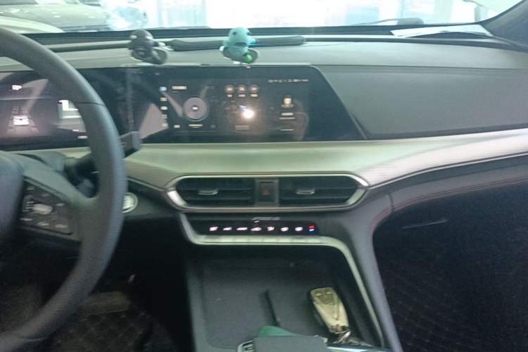 Used CHANGAN UNI-T 2022 1.5T Excellence Model Audio And AC Panel