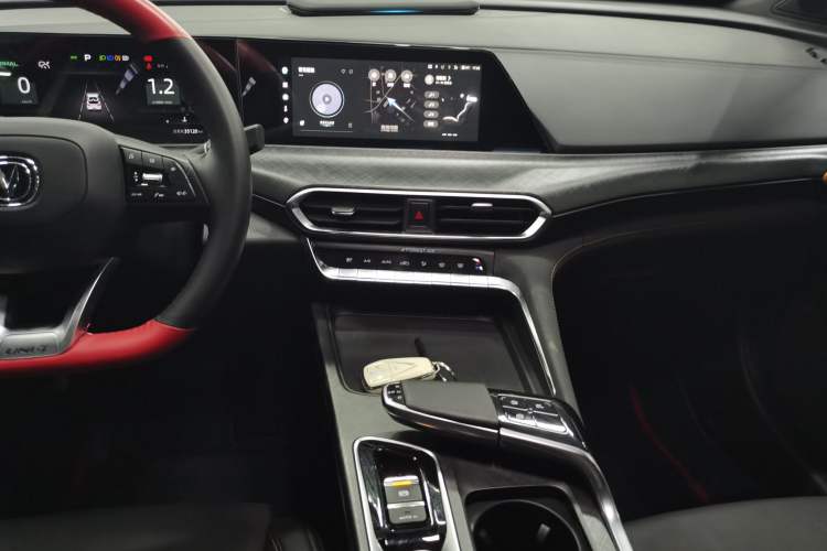 Used CHANGAN UNI-T 2022 1.5T Prestige Version Audio And AC Panel