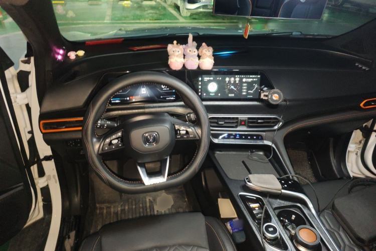 Used CHANGAN UNI-T 2022 2.0T Prestige Version Center Console