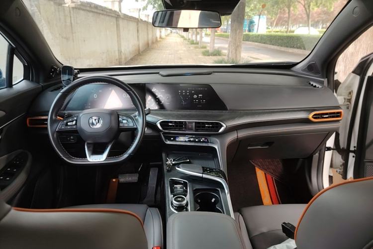 Used CHANGAN UNI-T 2022 1.5T Prestige Version Center Console