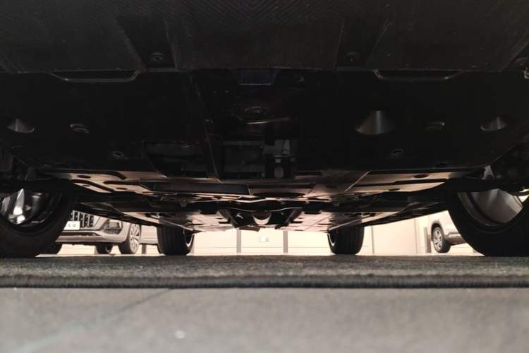 Used CHANGAN UNI-T 2022 1.5T Sport Edition Flagship Version Chassis Front