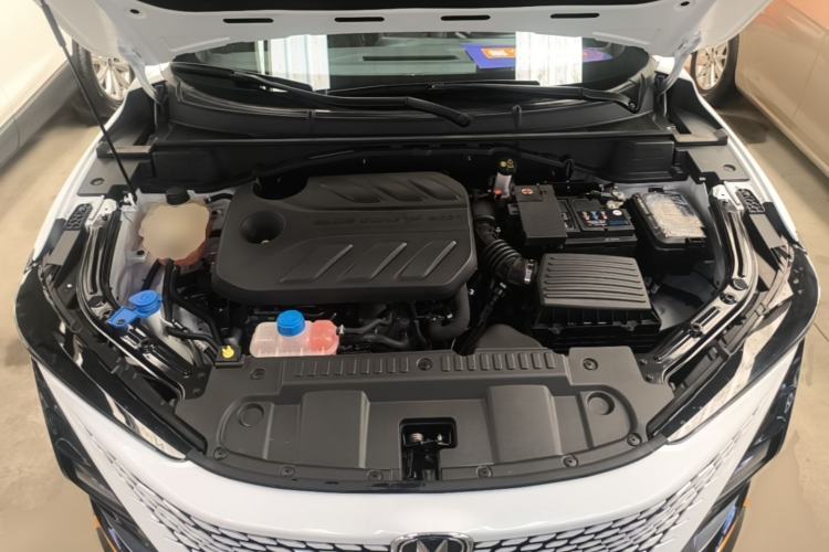 Used CHANGAN UNI-T 2022 1.5T Prestige Version Engine Bay
