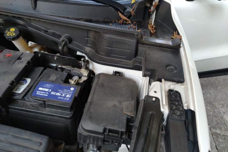 Used CHANGAN UNI-T 2022 1.5T Prestige Version Engine Bay Left
