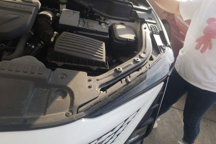 Used CHANGAN UNI-T 2022 1.5T Prestige Version Engine Bay Left