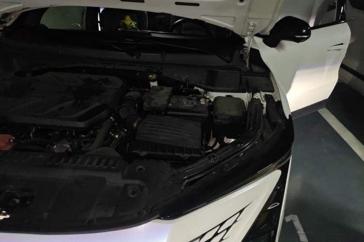 Used CHANGAN UNI-T 2022 1.5T Prestige Version Engine Bay Left