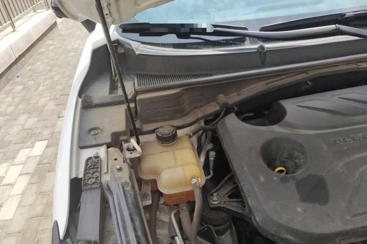 Used CHANGAN UNI-T 2022 1.5T Sport Edition Flagship Version Engine Bay Right