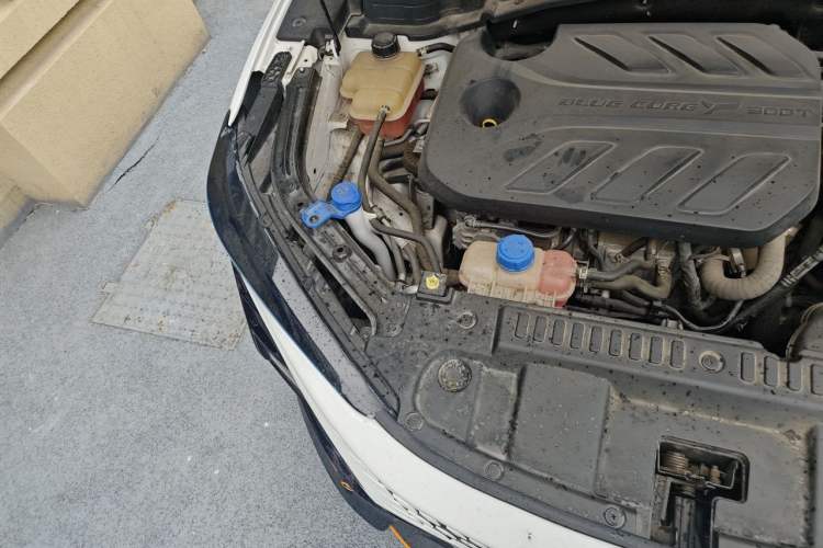 Used CHANGAN UNI-T 2022 1.5T Luxury Edition Engine Bay Right