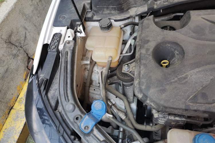 Used CHANGAN UNI-T 2022 1.5T Sport Edition Flagship Version Engine Bay Right