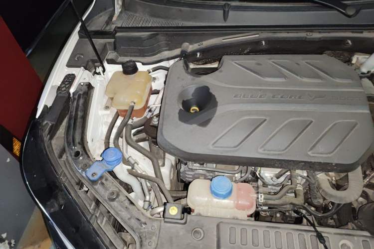 Used CHANGAN UNI-T 2022 1.5T Flagship Edition Engine Bay Right