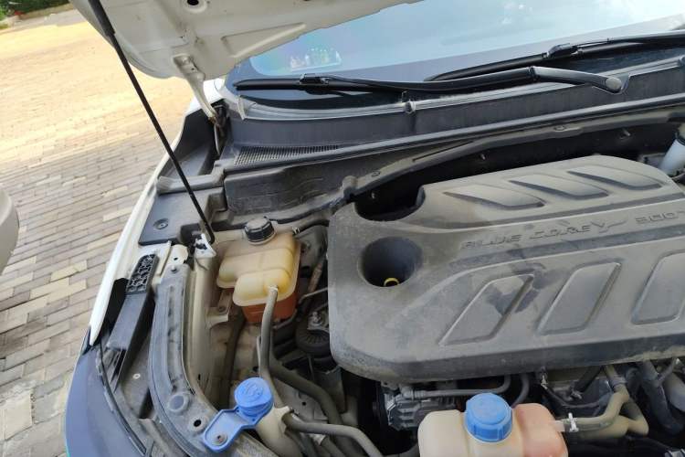 Used CHANGAN UNI-T 2022 1.5T Prestige Version Engine Bay Right