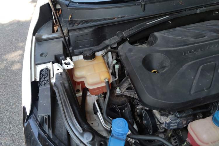 Used CHANGAN UNI-T 2022 1.5T Prestige Version Engine Bay Right