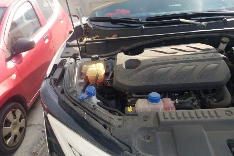 Used CHANGAN UNI-T 2022 1.5T Prestige Version Engine Bay Right