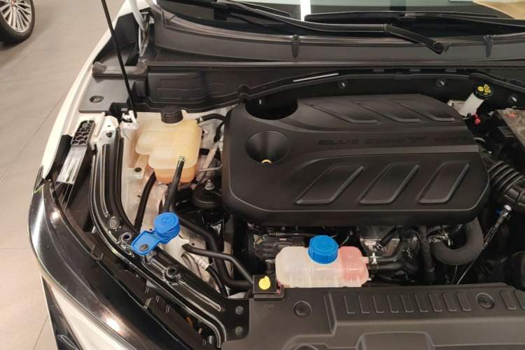 Used CHANGAN UNI-T 2022 1.5T Sport Edition Flagship Version Engine Bay Right