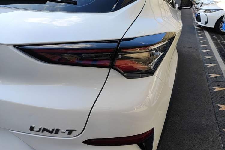 Used CHANGAN UNI-T 2022 1.5T Flagship Edition Exterior 3
