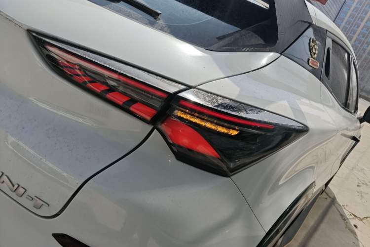 Used CHANGAN UNI-T 2022 1.5T Sport Edition Flagship Version Exterior 3
