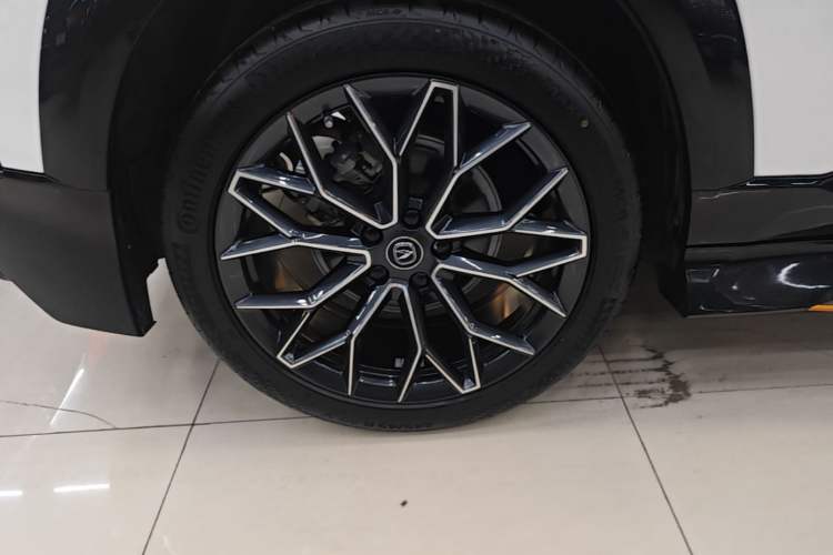 Used CHANGAN UNI-T 2022 1.5T Prestige Version Exterior 5