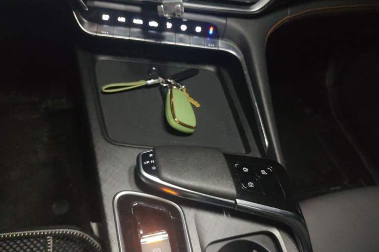 Used CHANGAN UNI-T 2022 1.5T Sport Edition Premium Version Gear Lever