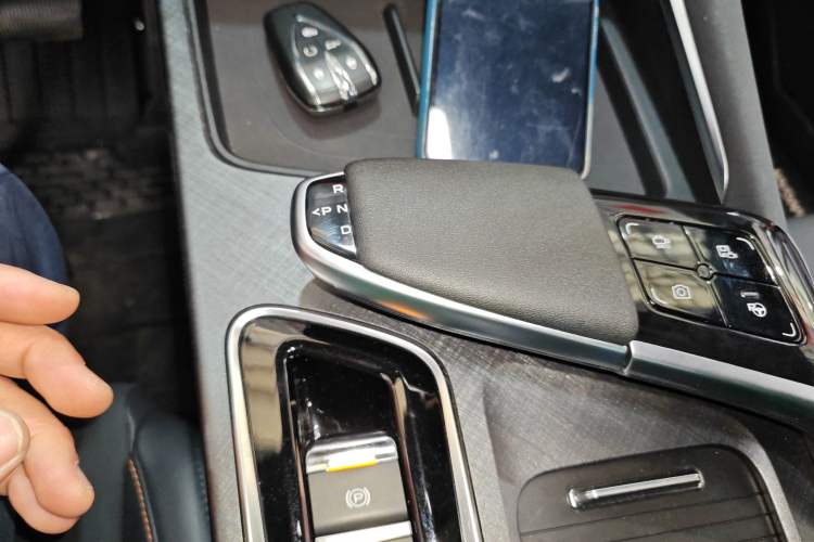 Used CHANGAN UNI-T 2022 1.5T Sport Edition Flagship Version Gear Lever