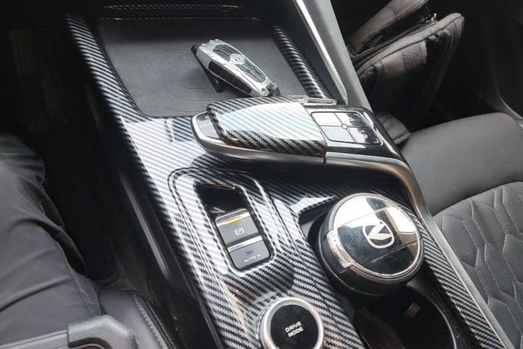 Used CHANGAN UNI-T 2022 1.5T Sport Edition Flagship Version Gear Lever