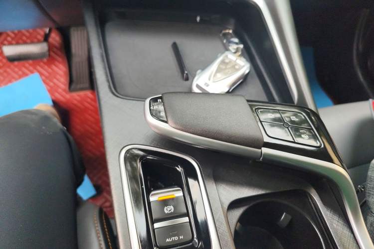 Used CHANGAN UNI-T 2022 1.5T Flagship Edition Gear Lever