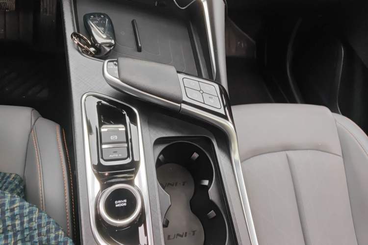 Used CHANGAN UNI-T 2022 1.5T Flagship Edition Gear Lever