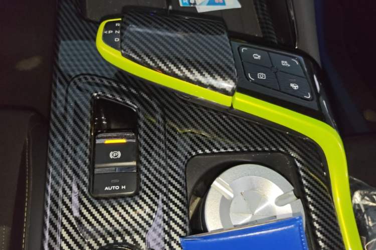 Used CHANGAN UNI-T 2022 1.5T Sport Edition Flagship Version Gear Lever