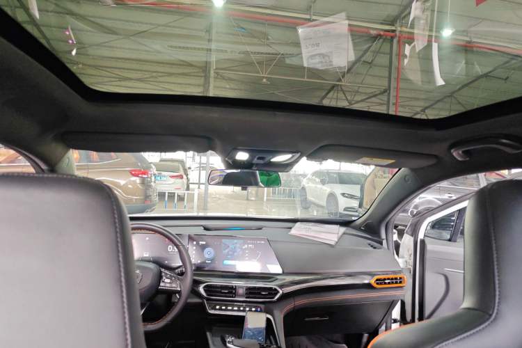 Used CHANGAN UNI-T 2022 1.5T Sport Edition Flagship Version Headliner
