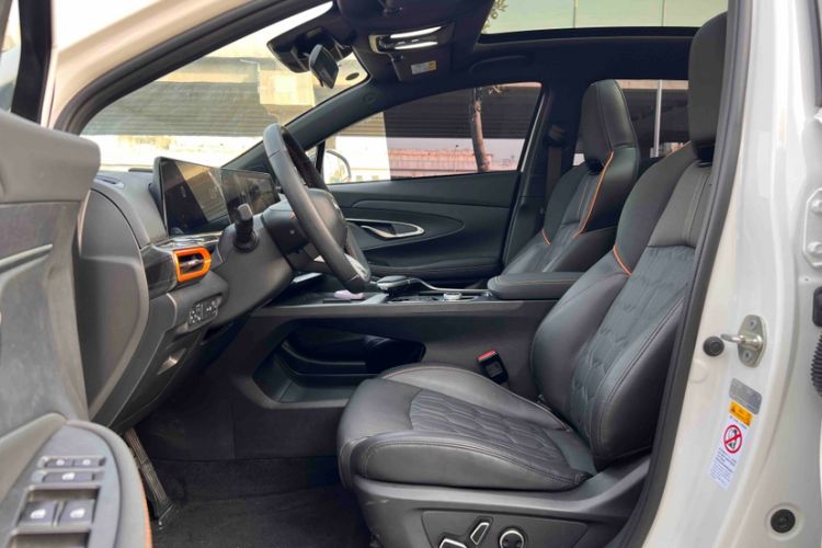 Used CHANGAN UNI-T 2022 1.5T Sport Edition Flagship Version Interior 4