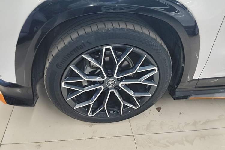 Used CHANGAN UNI-T 2022 1.5T Luxury Edition Left Front Wheel Hub